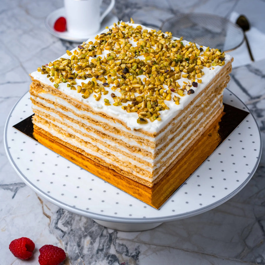 Tort cu iaurt, miere si fistic Bacania Rod
